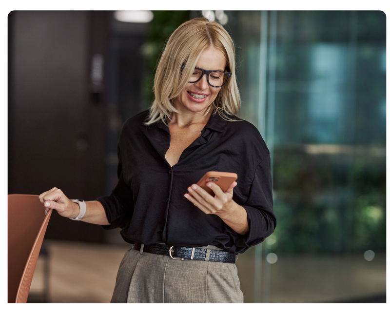 Frau, die SpendCatcher für die digitale Spesenabrechnung nutzt