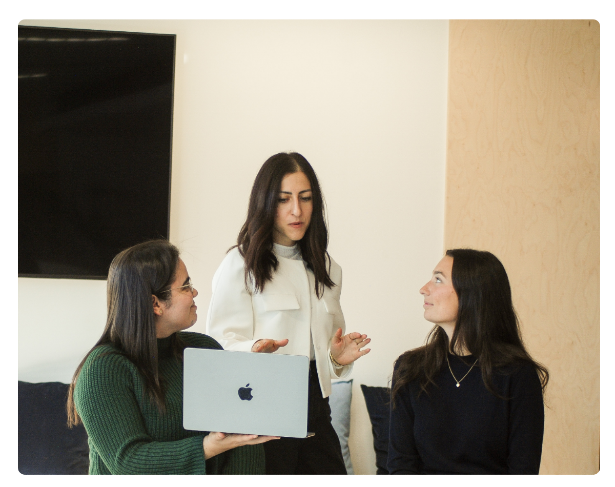 employees of Mobilexpense discussing