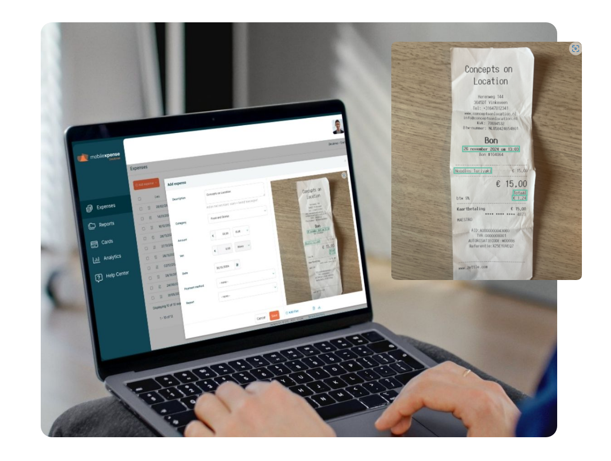 Mitarbeitende scannen Belege mit der App